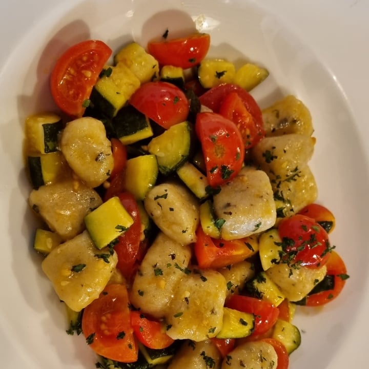 photo of Ristorante Vegano Biologico La Lanterna Gnocchi di patate e menta con pomodorini e zucchine shared by @ugomau on  27 Aug 2022 - review