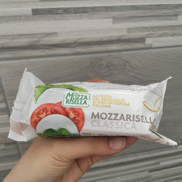 photo of Mozzarisella Mozzarisella Classic shared by @elevegansoul on  11 May 2022 - review