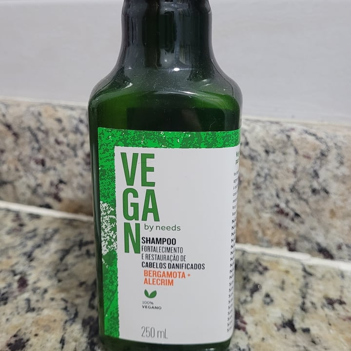 photo of Vegan by Needs Shampoo Bergamota Alecrim shared by @sandrateixeira on  11 Sep 2022 - review