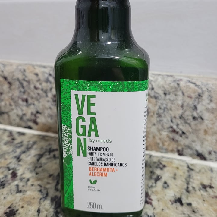 review photo of Vegan by Needs Shampoo Bergamota Alecrim shared by @sandrateixeira on 11 Sep 2022 - review