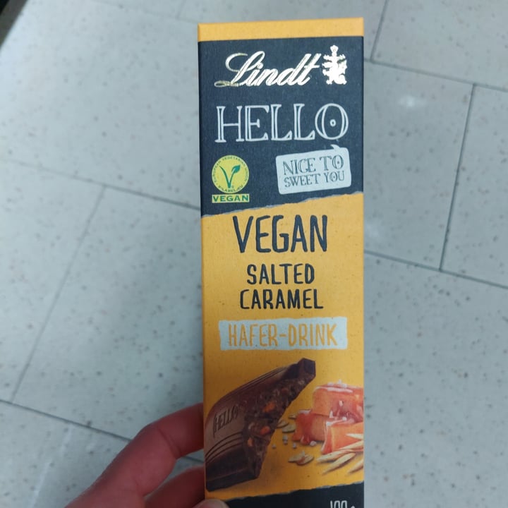 photo of Lindt Hello Vegan Salted Caramel shared by @saechsine on  29 Apr 2022 - review