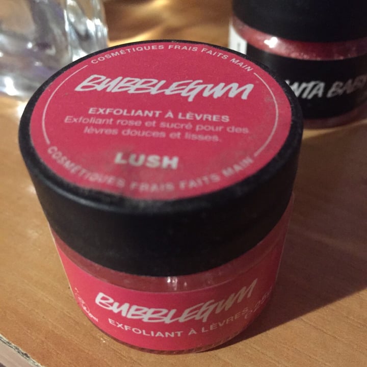 photo of LUSH Fresh Handmade Cosmetics Bubblegum Exfoliante Labial shared by @sfernandezvar on  16 Apr 2020 - review