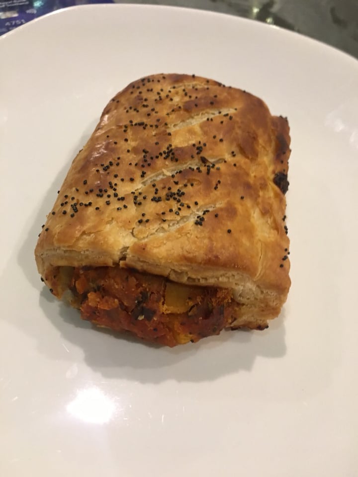 photo of Caffè Nero Vegan Vegetable Sausage Roll shared by @meganlindsay on  11 Jan 2020 - review