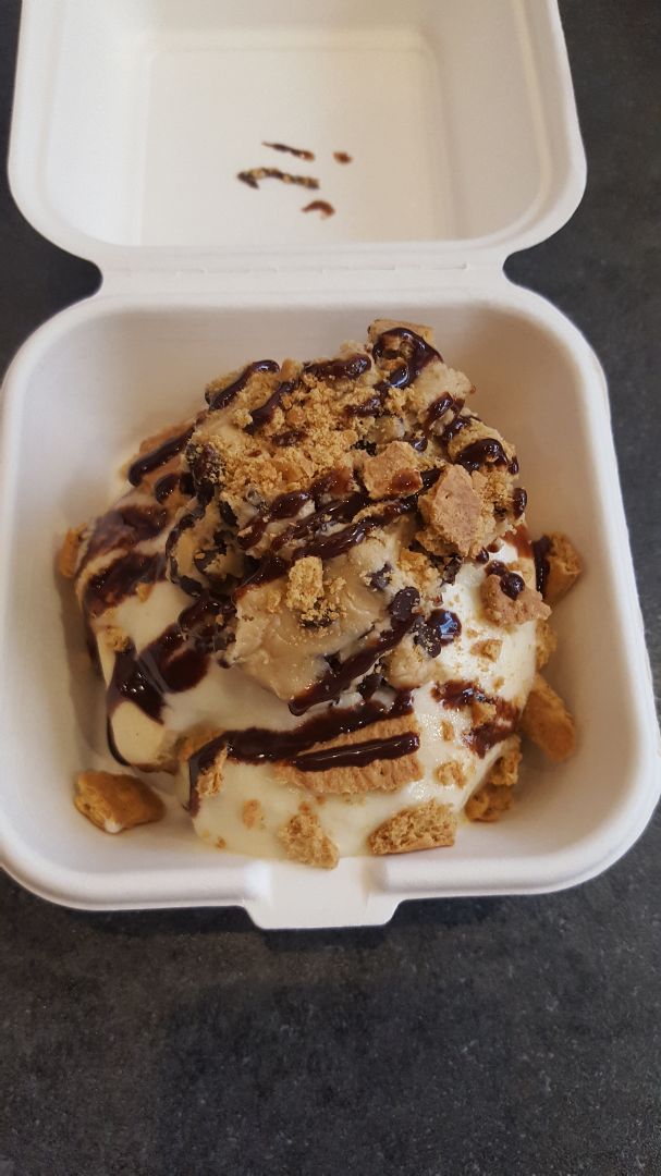 review photo of Cinnaholic Cinnamon Roll shared by @ssterben on 20 Aug 2019 - review
