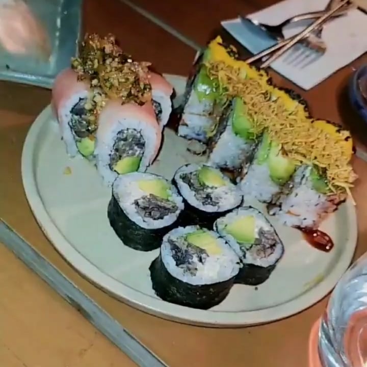photo of Let it V - Vegan Sushi 16 piezas de sushi abey roll shared by @madamlestrange on  11 Apr 2022 - review
