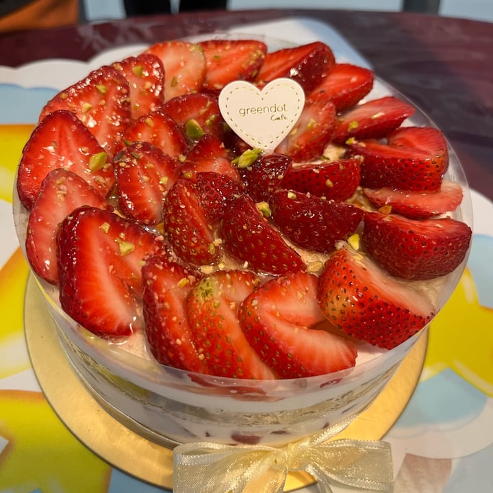 photo of Greendot PAYA LEBAR SQUARE Fresh Strawberry Shortcake shared by @soy-orbison on  16 Jun 2022 - review