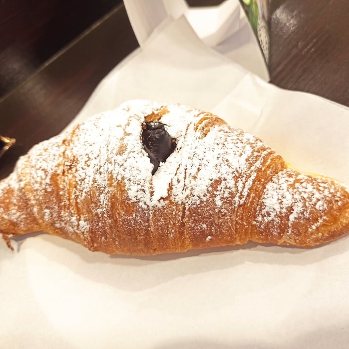 review photo of Bar Dolcezza di Cuscunà Temistocle Cornetto al cioccolato shared by @irenesorti on 18 Jul 2022 - review