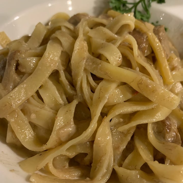 photo of Strippoli Milano Tagliatelle alla crema di noci e funghi porcini shared by @brisen on  23 Nov 2022 - review