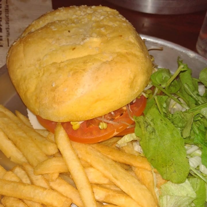 review photo of Mi Barrio Hamburguesería Colegiales Not barrio shared by @antito08 on 02 Oct 2021 - review
