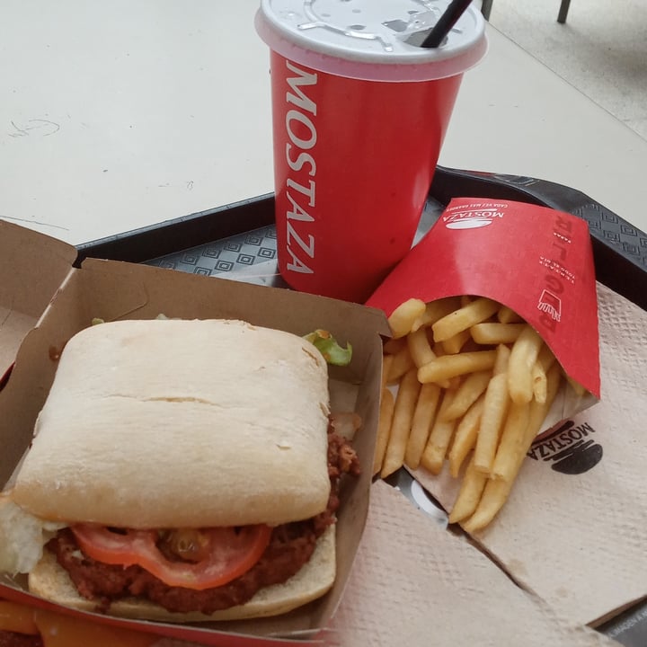 photo of Mostaza [Local: Shopping Patio Olmos] | Mostaza y Pan S.A. Hamburguesa NotBurger Mostaza shared by @lisantucho on  25 Oct 2021 - review