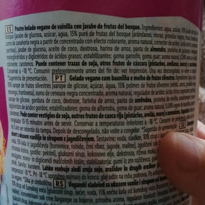review photo of Vemondo Helado Vainilla Y Frutos Rojos shared by @laurrywhite on 22 May 2022 - review