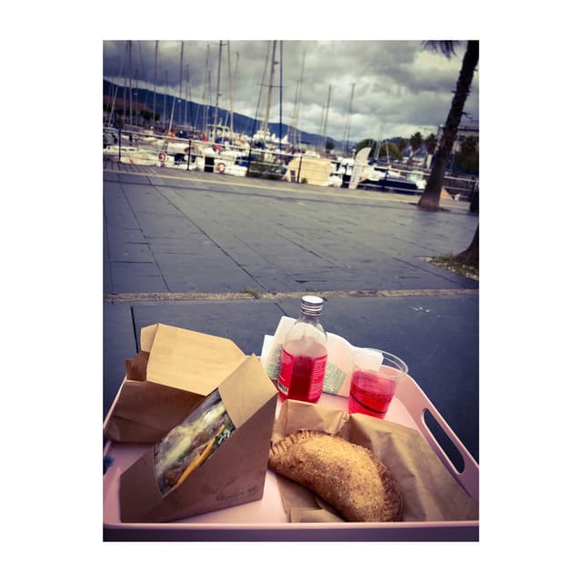 Foto do prato “Sándwich y Empanadilla Vegana”