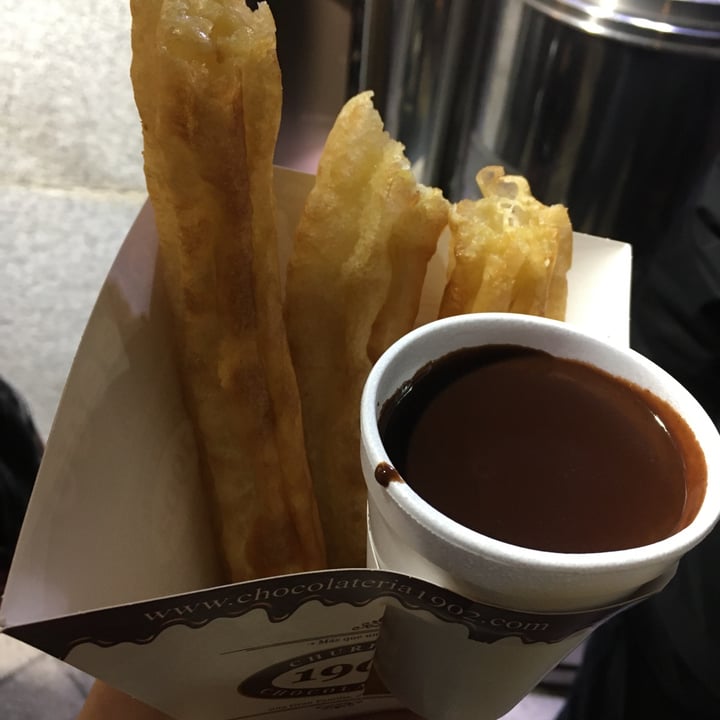 photo of Chocolatería 1902 Churros con Chocolate Vegano shared by @javicobos on  08 Dec 2021 - review