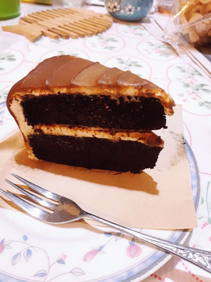 photo of Rumah Juliet Salted Caramel Cake shared by @kyndlyvegan on  12 Sep 2019 - review