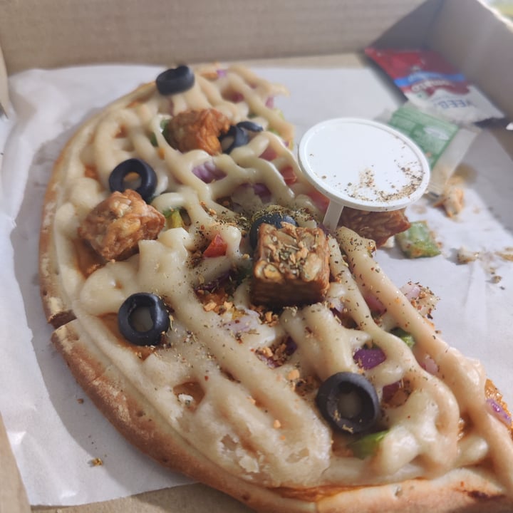 review photo of Vegan Heat Makhani Pizza with Fried Tempeh Pizza shared by @vineethvincent on 01 Feb 2021 - review