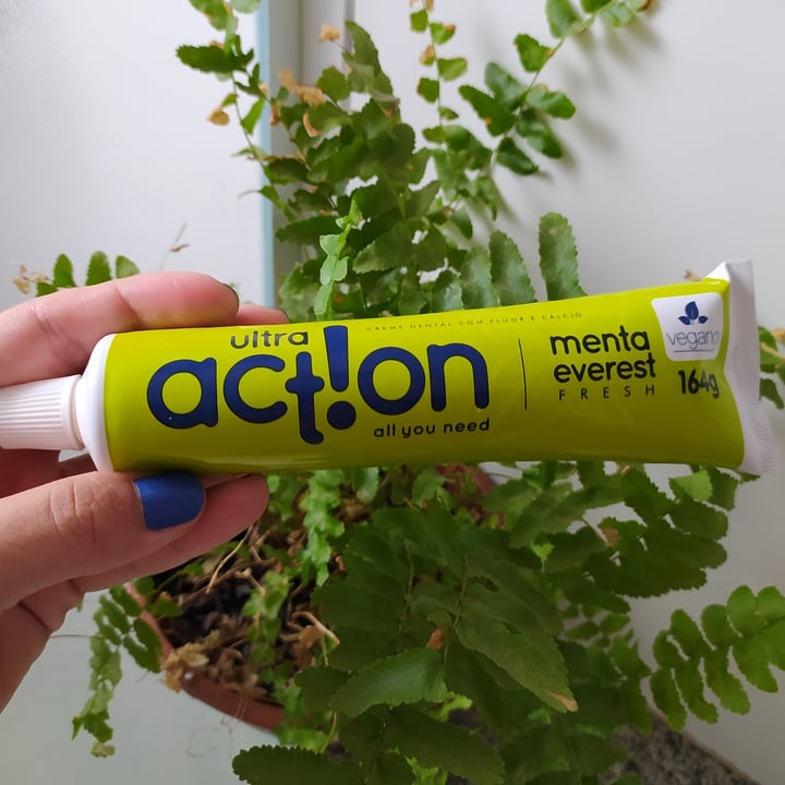 photo of Ultra action Creme Dental Menta Everest shared by @arianedias on  15 Oct 2021 - review