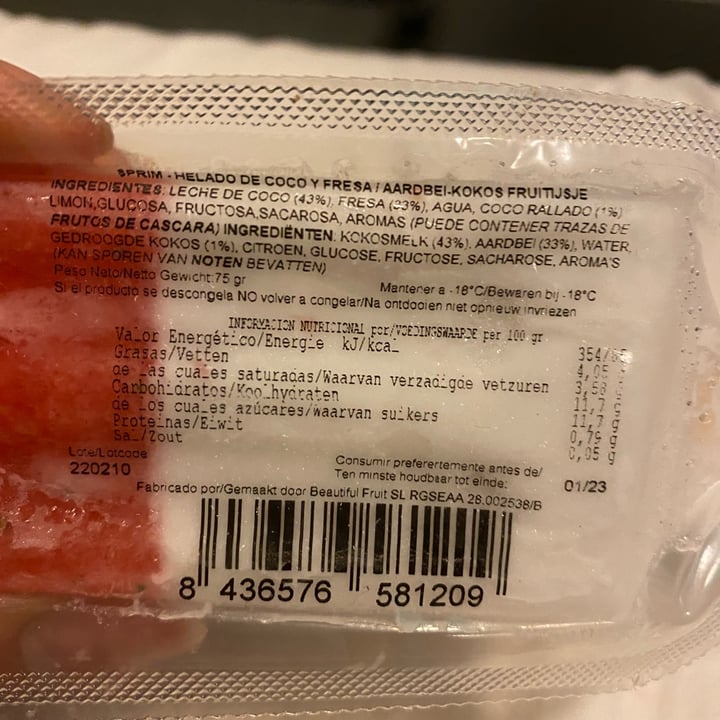 photo of Boerderijs Fruit-Ice Strawberry-Coconut shared by @astxnto on  10 Apr 2022 - review