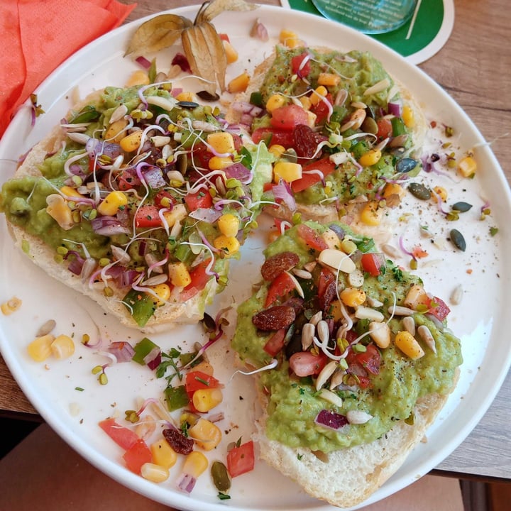 photo of Bar Restaurant Oh la la Tostada vegana con pico de gallo shared by @clauu on  31 May 2020 - review
