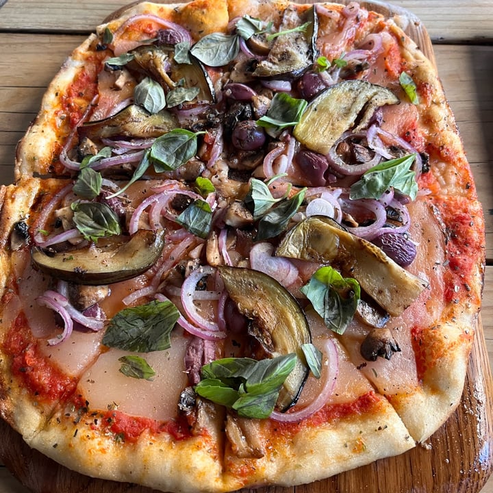 photo of Hudsons The Burger Joint (Green Point) The busker pizza shared by @emmawagener on  07 May 2022 - review