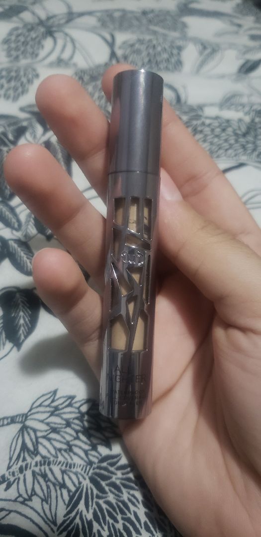 photo of Urban Decay All Nighter Waterproof Full-Coverage Concealer shared by @katiardz on  13 Dec 2019 - review
