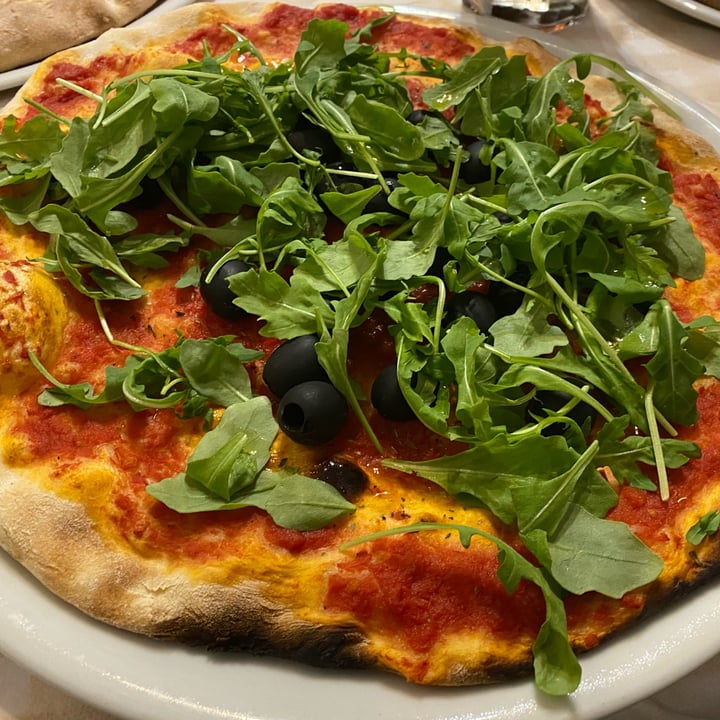 photo of Agli Artisti Pizzeria Pizza Marinara shared by @violetglasses on  29 May 2022 - review