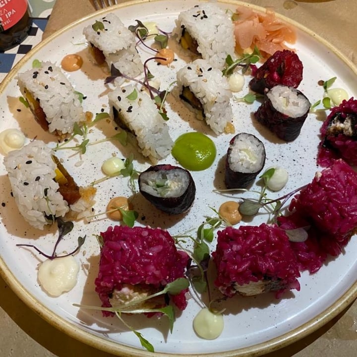 photo of La Modernista Tabla de sushi 12 piezas. shared by @loreh on  06 Mar 2022 - review