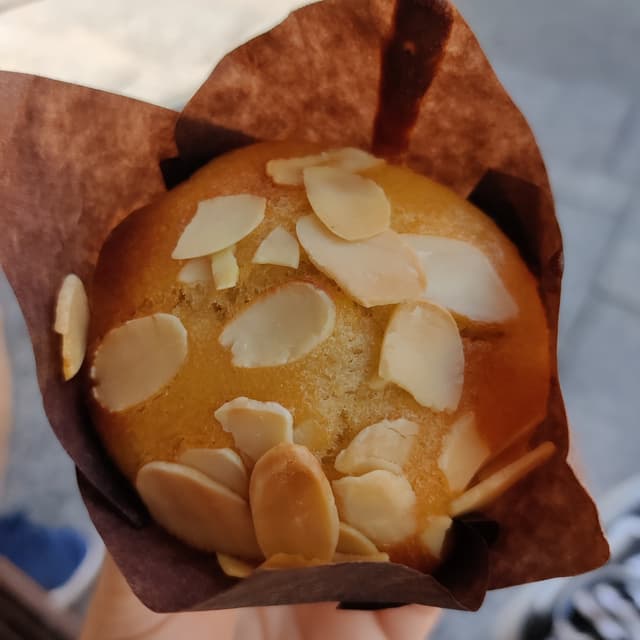 「Muffin arancia e mandorle」の料理の写真