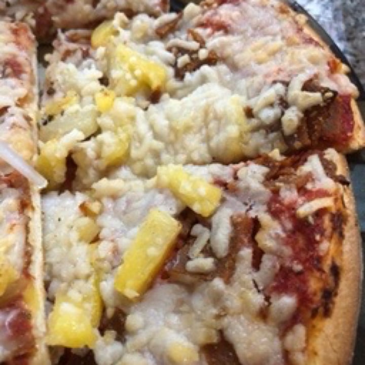 photo of Parkway Pizza Northeast Vegan Hawaiian Pizza shared by @elizabeth on  13 May 2020 - review