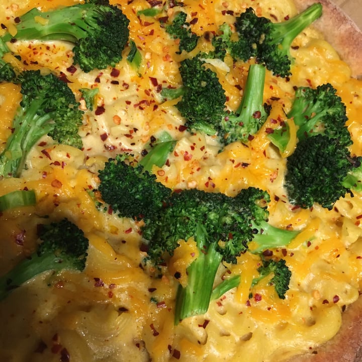 photo of Sage Plant Based Bistro and Brewery Echo Park Mac & Cheese Pizza shared by @sedahere on  05 Mar 2021 - review