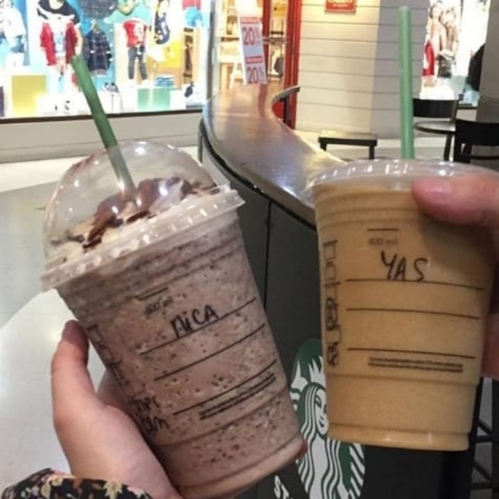 review photo of Starbucks Frapuccino A Base De Café Con Leche De Almedras shared by @veganapiola on 22 Apr 2020 - review