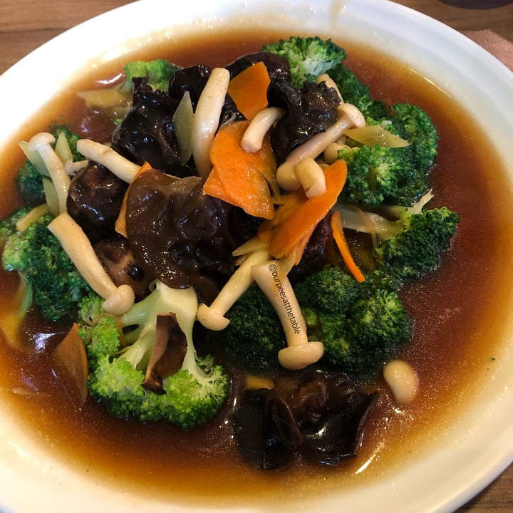 photo of Green Age 菩提素 (Permanently closed) Broccoli  & Mushrooms Stirfry shared by @burpeesatthetable on  25 Mar 2020 - review