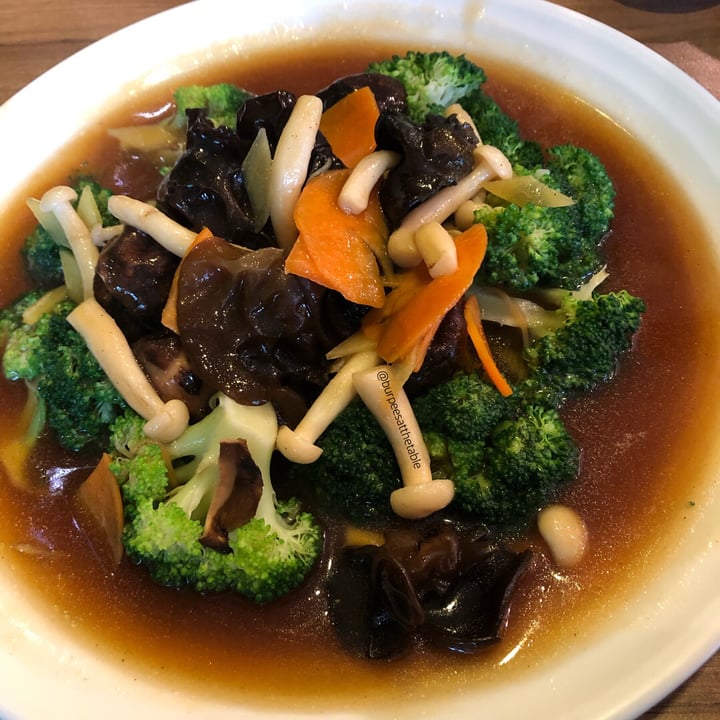 review photo of Green Age 菩提素 (Permanently closed) Broccoli & Mushrooms Stirfry shared by @burpeesatthetable on 25 Mar 2020 - review