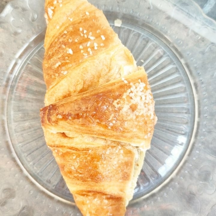 photo of Fiori e Caffè croissant vegano shared by @saracolli on  18 Jul 2022 - review