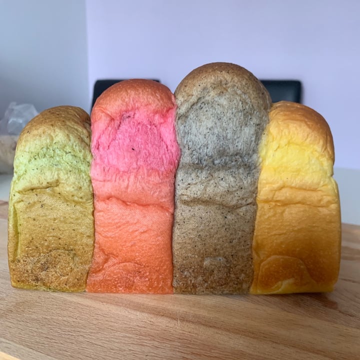 photo of Almond Bakery (Vegetarian) Multi Coloured Bread Loaf shared by @likiminaj on  08 Dec 2020 - review