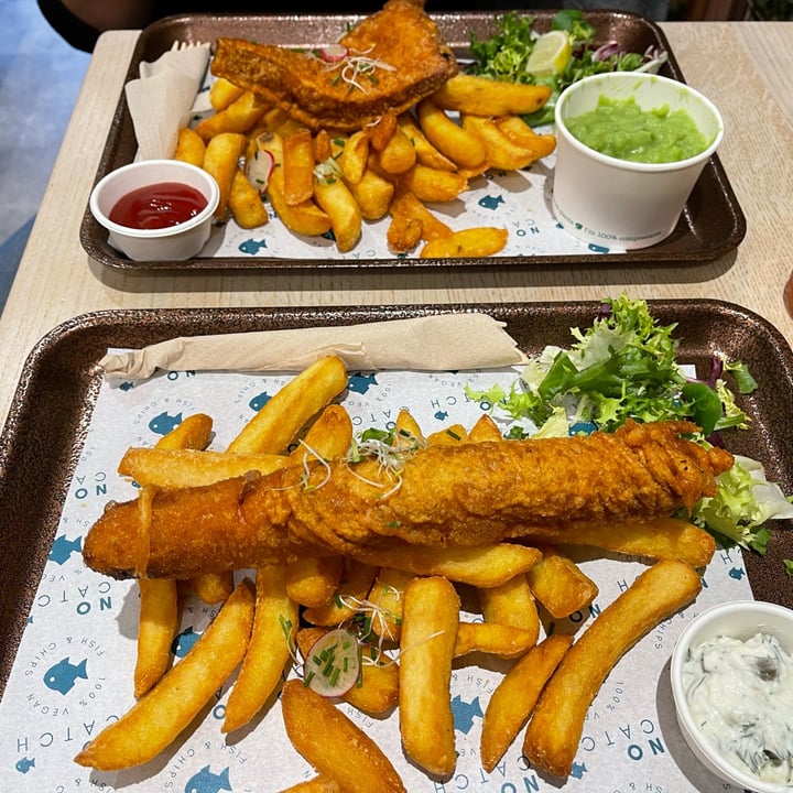 photo of No Catch Battered sausages & chips shared by @b3njxm1n on  30 Dec 2021 - review