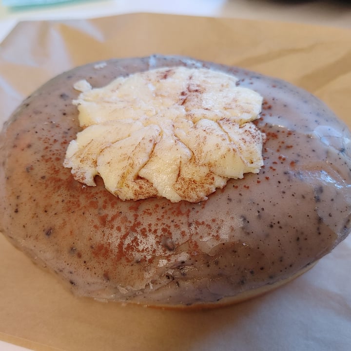photo of bloomer's on Queen Tiramisu Donut shared by @xvxq on  09 Dec 2020 - review