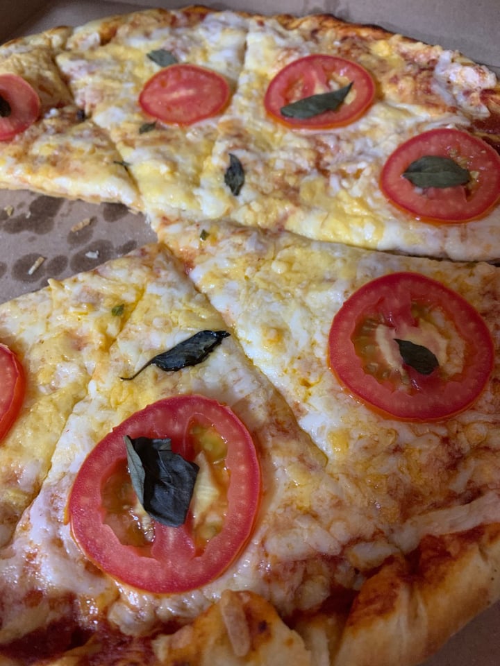 review photo of Veggino's Pizza Pizza margarita shared by @majocobian on 16 Apr 2020 - review