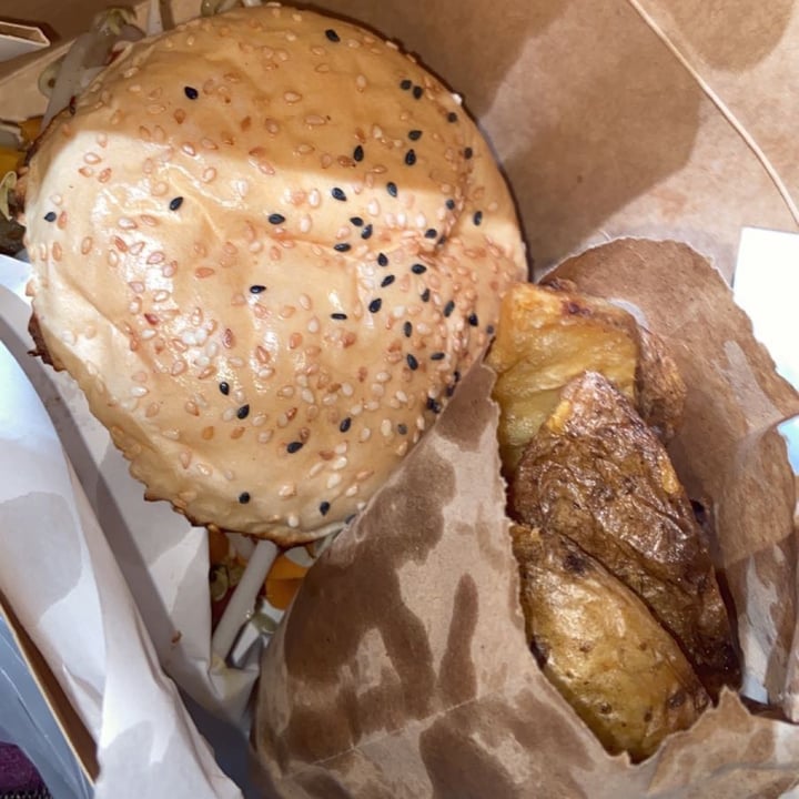 photo of Marlon Hamburguesa Vegetariana De Lentejas Con Papas shared by @pricho35 on  25 Oct 2020 - review