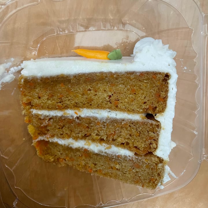 photo of Veggie Castle II Carrot cake shared by @janetisvegan on  12 Feb 2022 - review