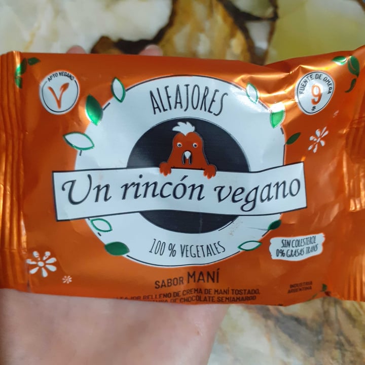 photo of Un Rincón Vegano Alfajor de Maní shared by @vegseokie on  14 Dec 2020 - review
