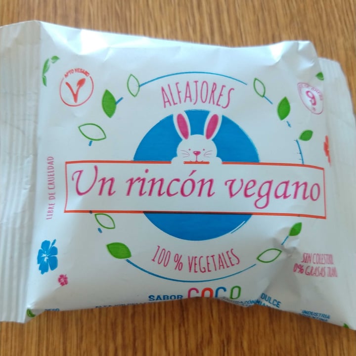 photo of Un Rincón Vegano Alfajor de Coco shared by @celinap on  30 Apr 2021 - review