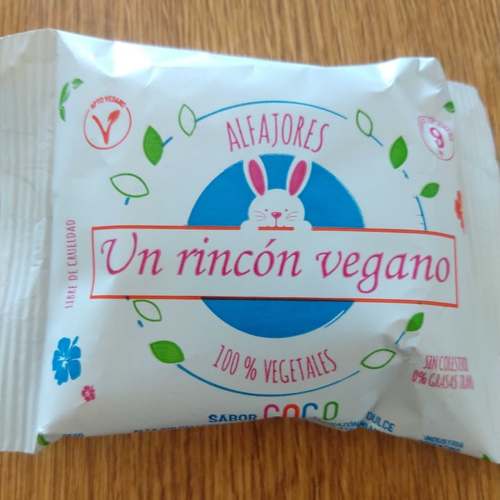review photo of Un Rincón Vegano Alfajor de Coco shared by @celinap on 30 Apr 2021 - review