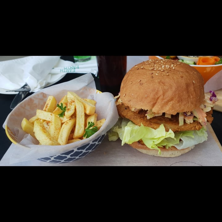 photo of The Vegan Chef Umhlanga Crispy Chickn Burger shared by @ullu on  12 Nov 2021 - review