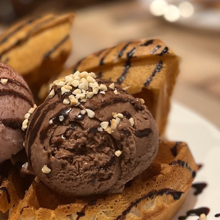 photo of WS Deli Experience Store Chocolate Hazelnut Ice Cream shared by @consciouscookieee on  15 Dec 2021 - review