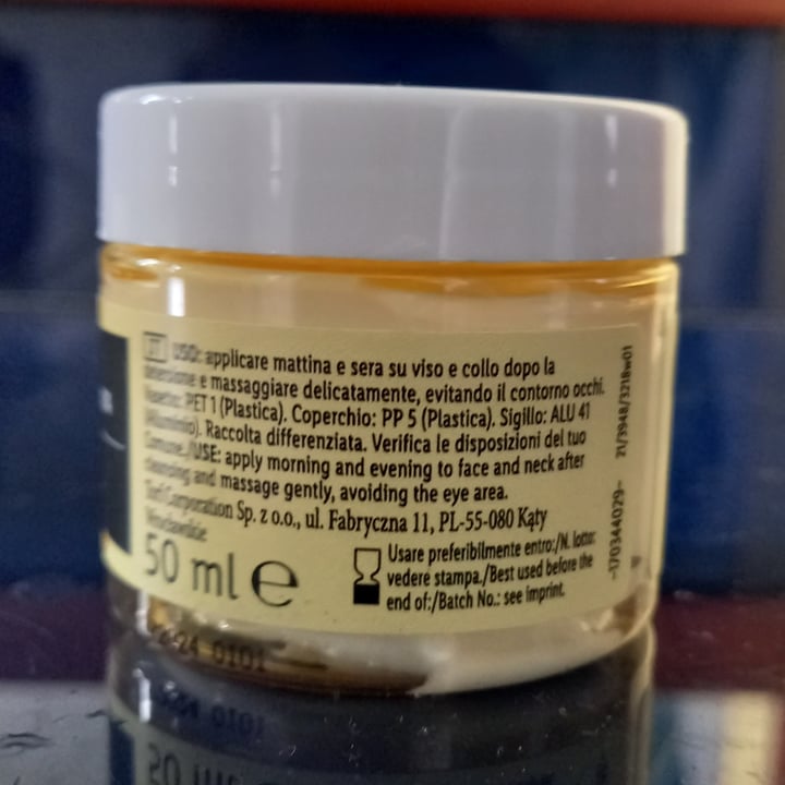 review photo of Cien Crema per il viso. Pelli Secchi E Sensibili shared by @lalessialeggieri on 20 Apr 2022 - review