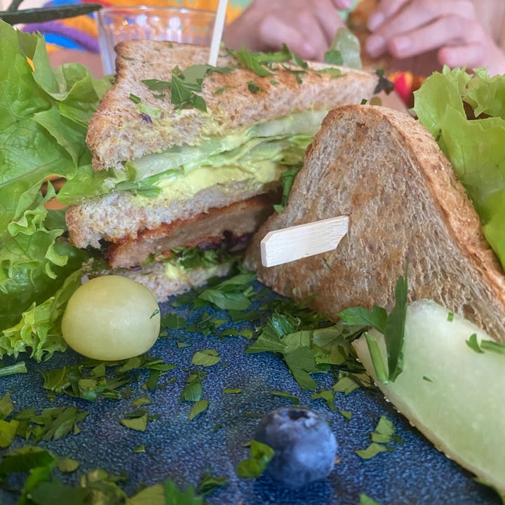 photo of HAPPENPAPPEN club sandwich shared by @julianavoss on  27 Oct 2022 - review