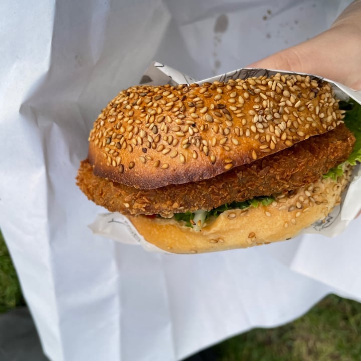 photo of Yoyo Foodworld Chicken Schnitzel Burger shared by @smileypotato on  31 Jul 2021 - review