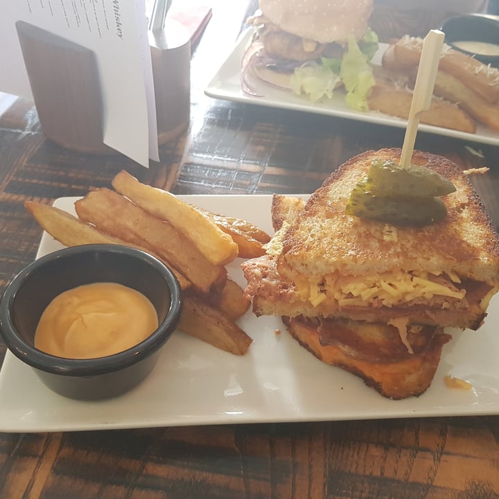 photo of The Tipsy Vegan Reuben sandwich shared by @jesscaga on  02 Sep 2020 - review