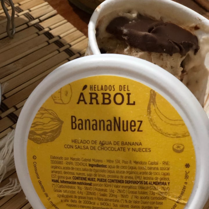 photo of Helados del Árbol Helado de banana con salsa de chocolate y nuez shared by @pauli186 on  09 May 2021 - review