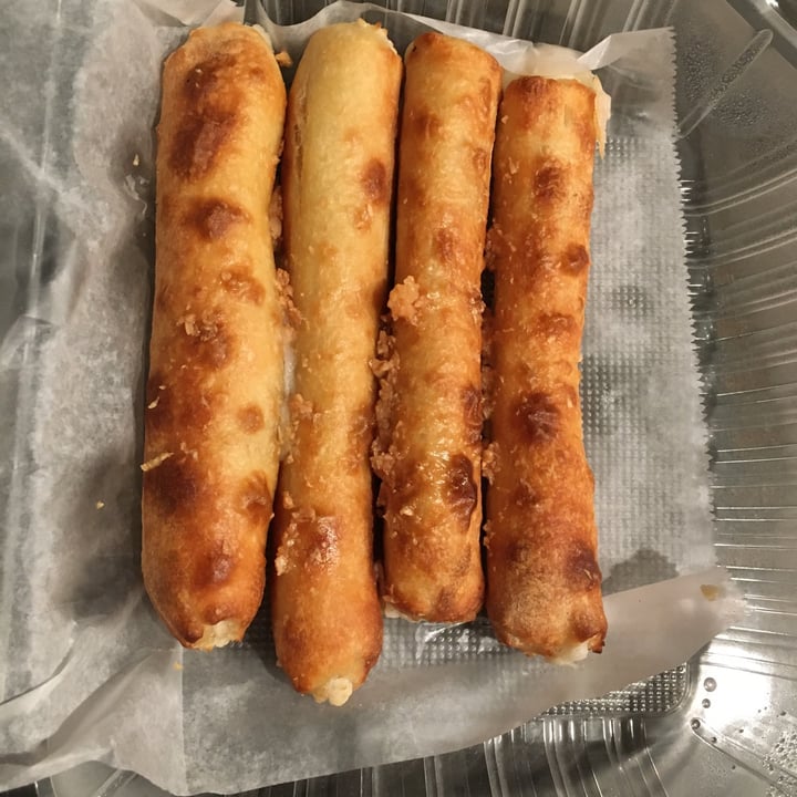 photo of Cruzer Pizza Vegan cheese breadsticks shared by @sedahere on  25 Mar 2021 - review